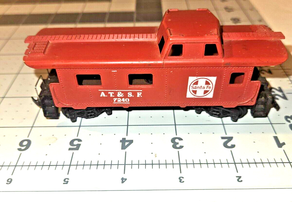 Tyco HO Santa Fe A.T. & S. F. 7240 Cupula Caboose
