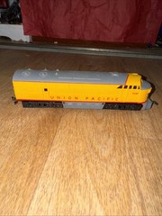 AHM Tempo Union Pacific C Liner #1041 Locomotive Yellow & Gray