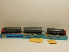 Athearn HO Blue Box Southern Pacific F7 A-B-A Diesel Set-1 Powered #6352/2 Dummy