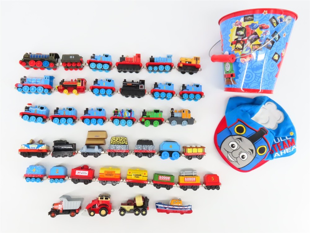 LOT of 30+ Gullane Thomas and Friends Unpowered Locomotives and Cars