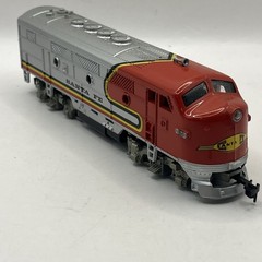 Tyco Vintage Santa Fe 4015 HO Scale Locomotive Silver Red