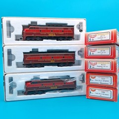 CUSTOM PAINTED HO Scale Gulf Mobile & Ohio DCC DIESEL LOCOS & 5 Passenger Cars