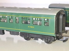 Hornby R157 Diesel Railcar & Trailing Unit. In Excell cond. 2 rail DC. OO. Boxed