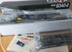 Kato 37-2706 HO gauge EMD SD40-2 CSX yellow grey and blue livery – no.8204