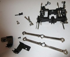 LIONEL/LTI #18005 (5340 SCALE HUDSON) VALVE GEAR SUPPORT.W/SET OF SIDE RODS