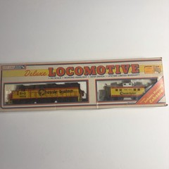 Life-Like HO Scale Deluxe Locomotive & Caboose – B&O 4810 WM 1872 Chessie System