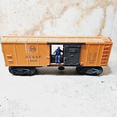 Lionel 027 Santa Fe AT & SF 63132 Operating Sliding Door Box Car with Workman