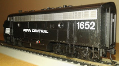 HO SCALE WALTHERS MAINLINE EMD F7A PENN CENTRAL PC #1652 NO BOX PARTS OR REPAIR