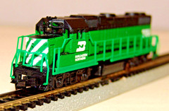 LIFE-LIKE N SCALE BN BURLINGTON NORTHERN GP38 DIESEL LOCOMOTIVE (L67)