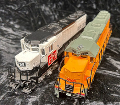 Lot 2 Bachmann Spectrum HO 9139 GM EMD GP30 1962 (blank-white) 8WD, WORKS