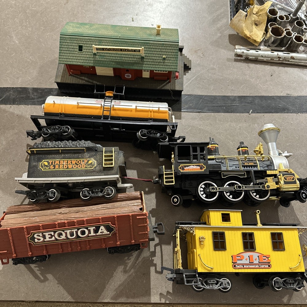 VINTAGE Timberwolf And Redwood New Bright 1986 Train Set Untested