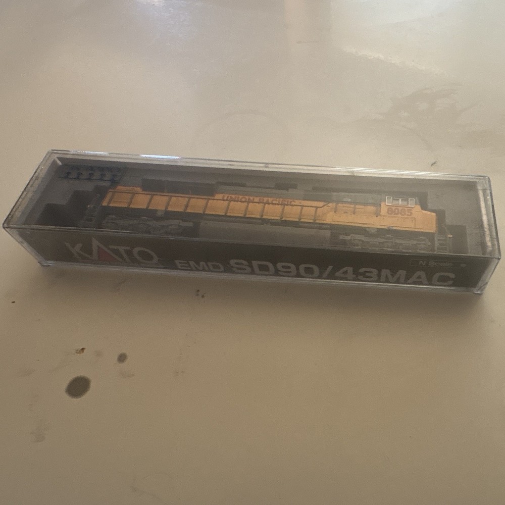 KATO EMD SD90/43MAC Diesel Locomotive Union Pacific N Scale 1:160 DC