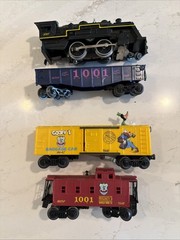4 Disney Mickeys World Tour Lionel Trains Engine Goofy Baggage, 1001 & Caboose