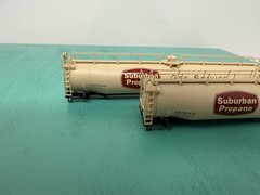Atlas N – 33k Tank Car – No Trucks/ Package – Suburban Propane Set Of 2