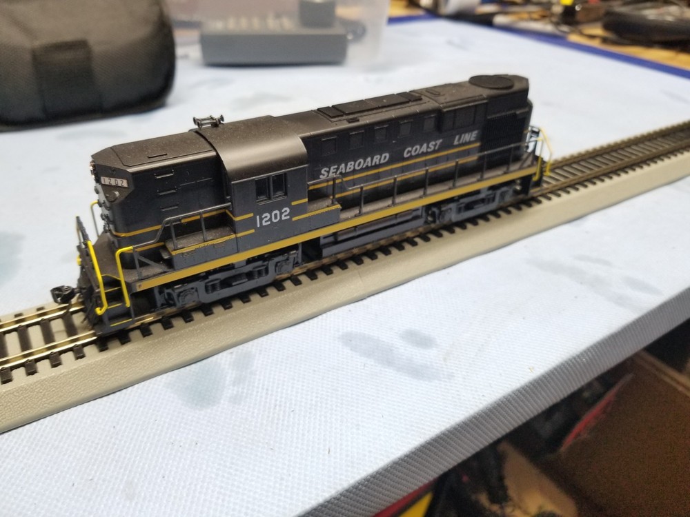 Atlas/Kato RS11 With Dcc/no sound Seaboard Coast Line #1202