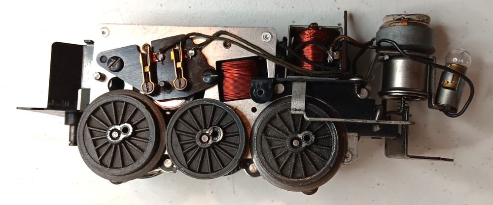 Lionel PostWar 665 2055 2065 685 Running motor chassis w Smoke Unit Made USA
