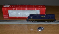 Atlas NEW HO Diesel Locomotive No. 8667 GE U23B Chesapeake & Ohio #2319 – VIDEO