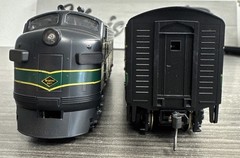 Stewart Hobbies HO Reading F3 Phase IV A/B Set Single Headlight & Does Not Run!
