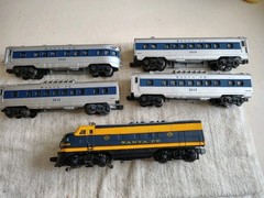 Lionel 2333 O Gauge Santa Fe Blue/Yellow F3 A Diesel Passanger Set