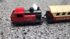 Hornby OO British Rail 4345 Steam Locomotive Analog w/ 2 Coaches Red/Black
