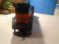 HO BLACK & ORANGE GP 40 DIESEL LOCOMOTIVE No 807, TRACK TESTED 5-85-3-5