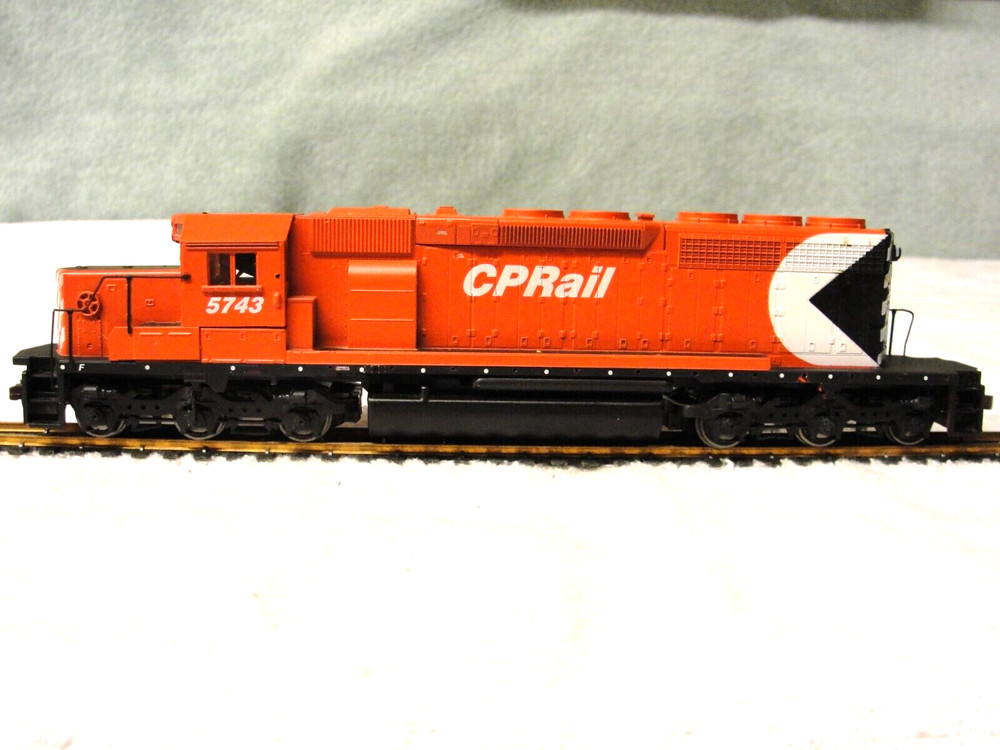 EMD SD40-2 Snoot Nose Locomotive: CP Rail #5743 (Athearn,HO),Tested,Needs Detail
