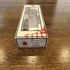Stewart Hobbies F3B Phase I Santa Fe Diesel Locomotive HO Scale 8015