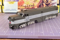 TrkRdy DUMMY 10.5oz PA1 New York Central Locomotive, box included