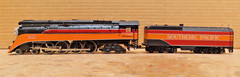 Bachmann 41-0550-D9 HO Scale Southern Pacific Daylight Steam Locomotive & Tender