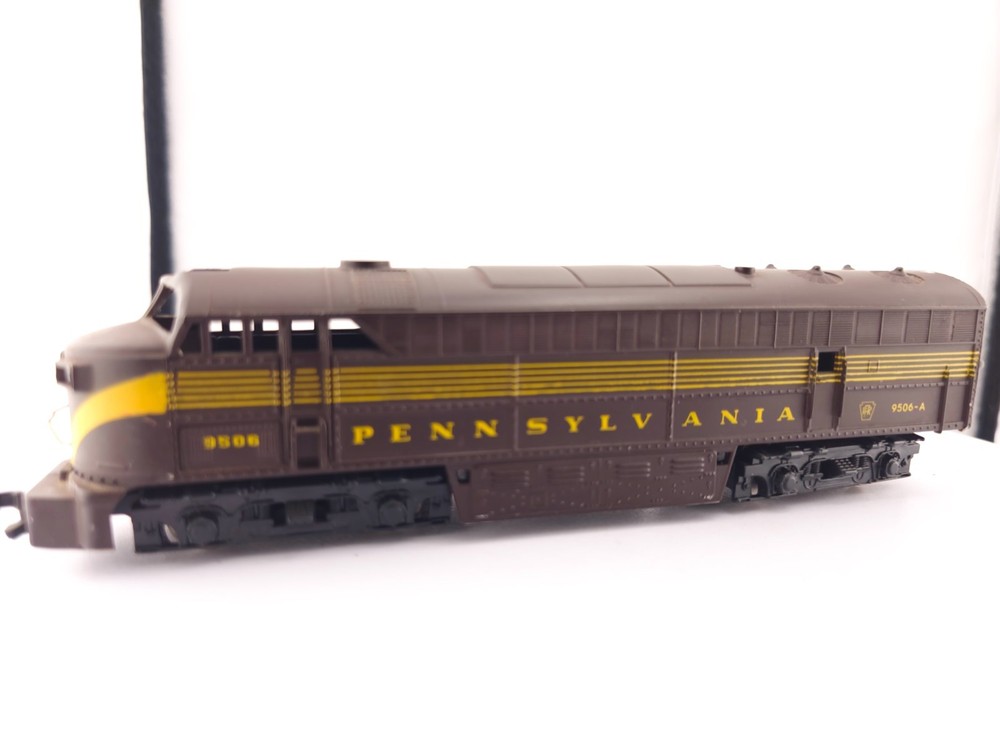 *READ* AHM HO Scale Pennsylvania F7A Powered Diesel Locomotive 9506 Model Train