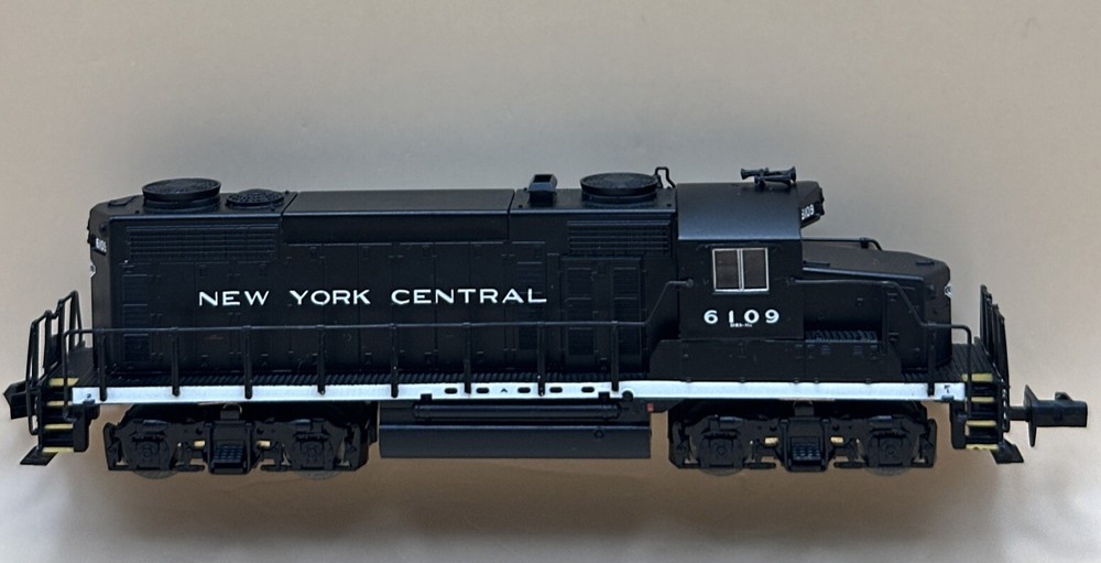 NIB Vintage Life-Like Trains 7092 EMD GP-20 Loco New York Central NYC #6109