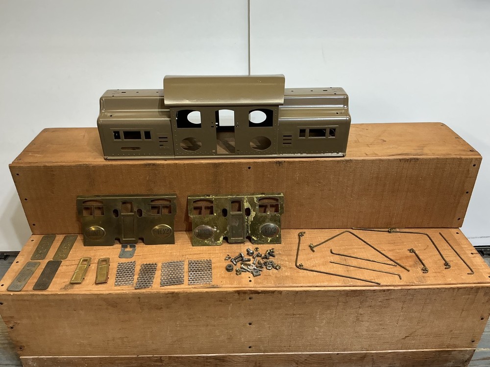 LIONEL PREWAR STANDARD GAUGE 402 BODY & LOOSE PARTS…REPAINTED