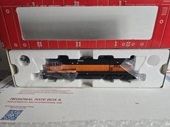Atlas HO Scale #8674 GE U23B Diesel Locomotive – Milwaukee Road #5004, NEW