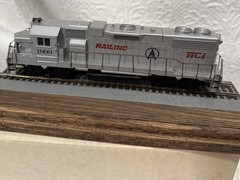 HO Scale 1999 KATO EMD, TTCI Railing, With Track Stand, Excellent
