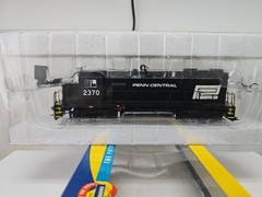 Athearn HO 94163 Penn Central GP35 2370 DC ONLY NO SOUND NEW.
