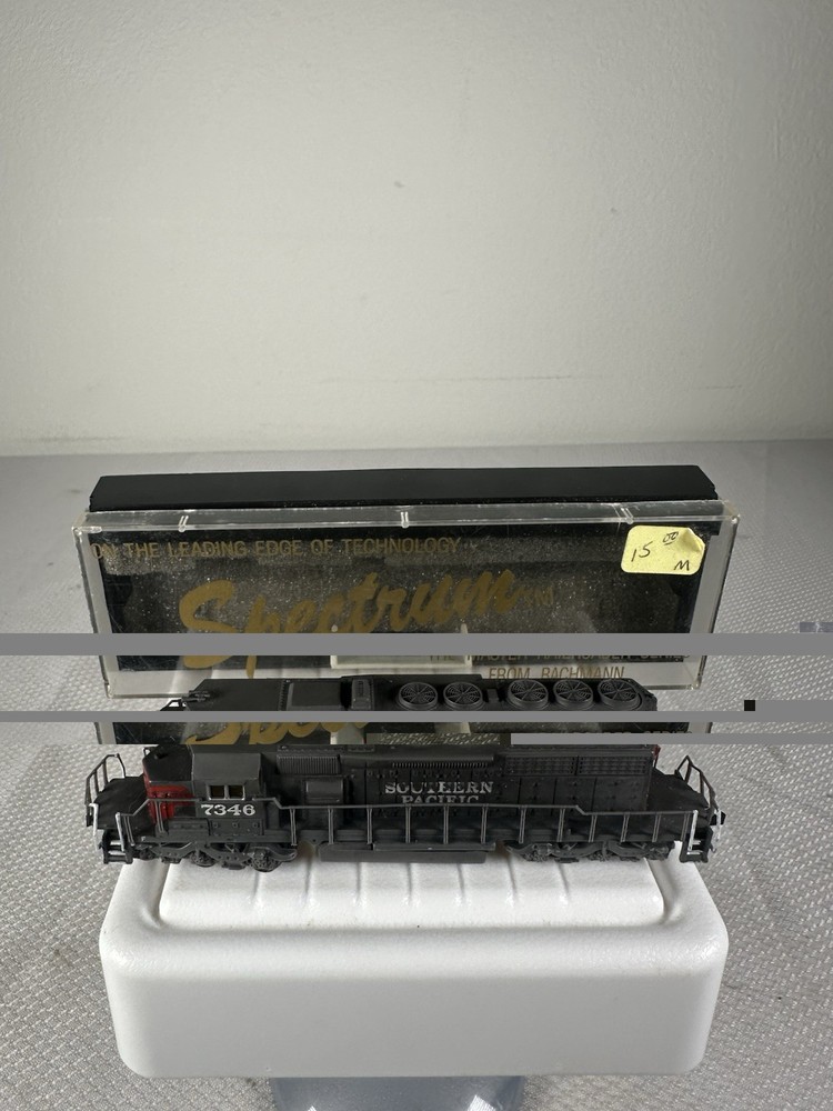 Bachmann Spectrum N Scale SP Southern Pacific 7346 Diesel Locomotive Gray Red