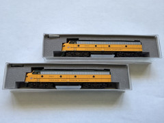🚂 KATO N SCALE CHICAGO & NORTHWESTERN CNW EMD E8 DIESEL LOCO PAIR 5021A 5021B