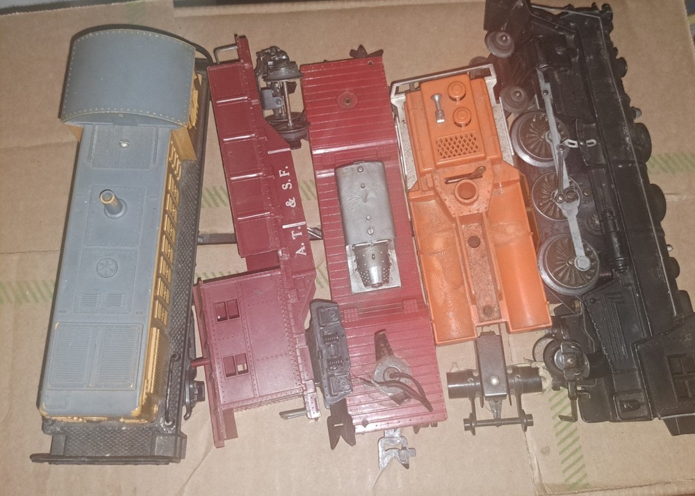 train set O scale locomotive lot. You Are Buying As Is As Discribed As Pictured