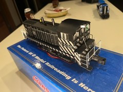 Atlas O Scale 3 Rail Santa Fe SW8 Deisel Engine