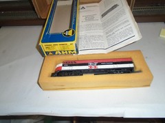 AHM / TEMPO #5026 FAIRBANKS MORSE DIESEL LOCOMOTIVE – NEW HAVEN #370 HO