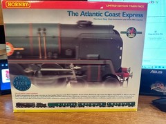 HORNBY R2194 THE ATLANTIC COAST EXPRESS TRAIN PACK