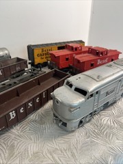 KMT Kusan Auburn Train 2716 ALCO DIESEL LOCOMOTIVE And Carts As-is Not Tested