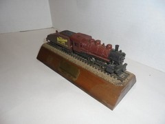 HO TRAIN ENGINE DESK PLAQUE JAMES RIVER CORPORATION ANTIQUE VERY UNIQUE
