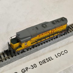 Atlas Kato 4728 N Scale Union Pacific EMD GP30 Loco. Runs.