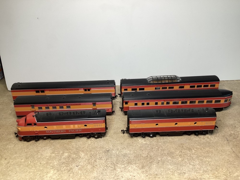 Athearn SP Daylight Passenger Train HO 1 F7A pwr(super-geared1 F7B dmy 4 cars DC