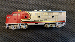 Model Power HO F7A Diesel, Santa Fe, Runs real fast, pulls good, light works