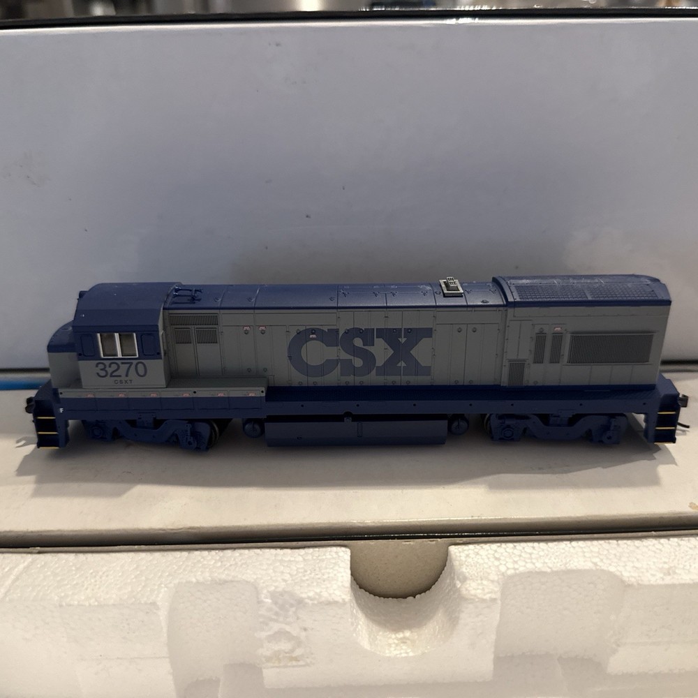 Atlas 8698 HO scale “CSX” GE U23B Analog/ DCC ready Rd. #3270