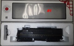 2 – Vintage Stewart Hobbies HO 8110 FA3 Ph2 Powered Diesel Locos PRR High Fans