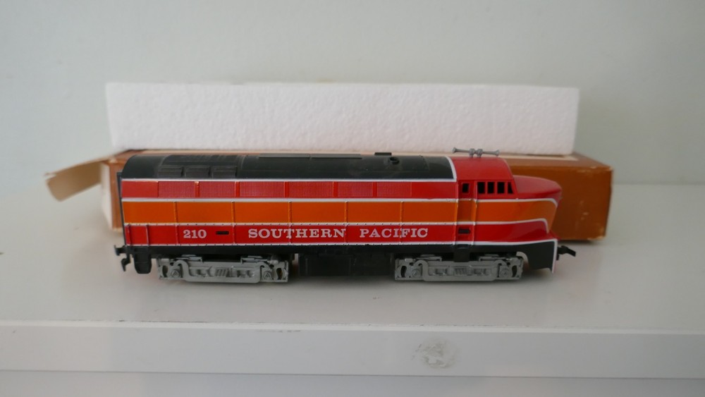 Vintage Tyco HO Scale Shark Nose Southern Pacific
