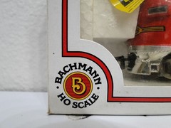 Vintage Bachmann Santa Fe EMD F9 Diesel HO Scale Train Locomotive With Box